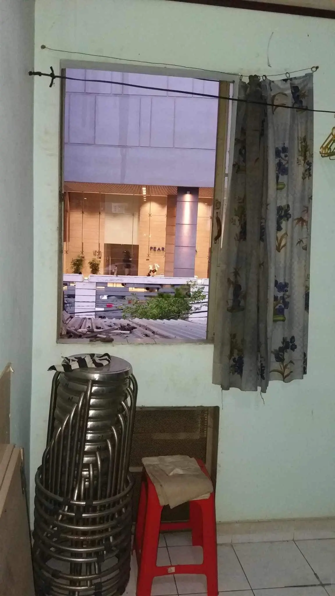 NHÀ giá quá rẻ MẶT TIỀN CHỢ VĂN THÁNH 4 x 15.4m, 3 tầng, 2 tấm đúc, đường 10m có lề. Hơn 11 tỷ