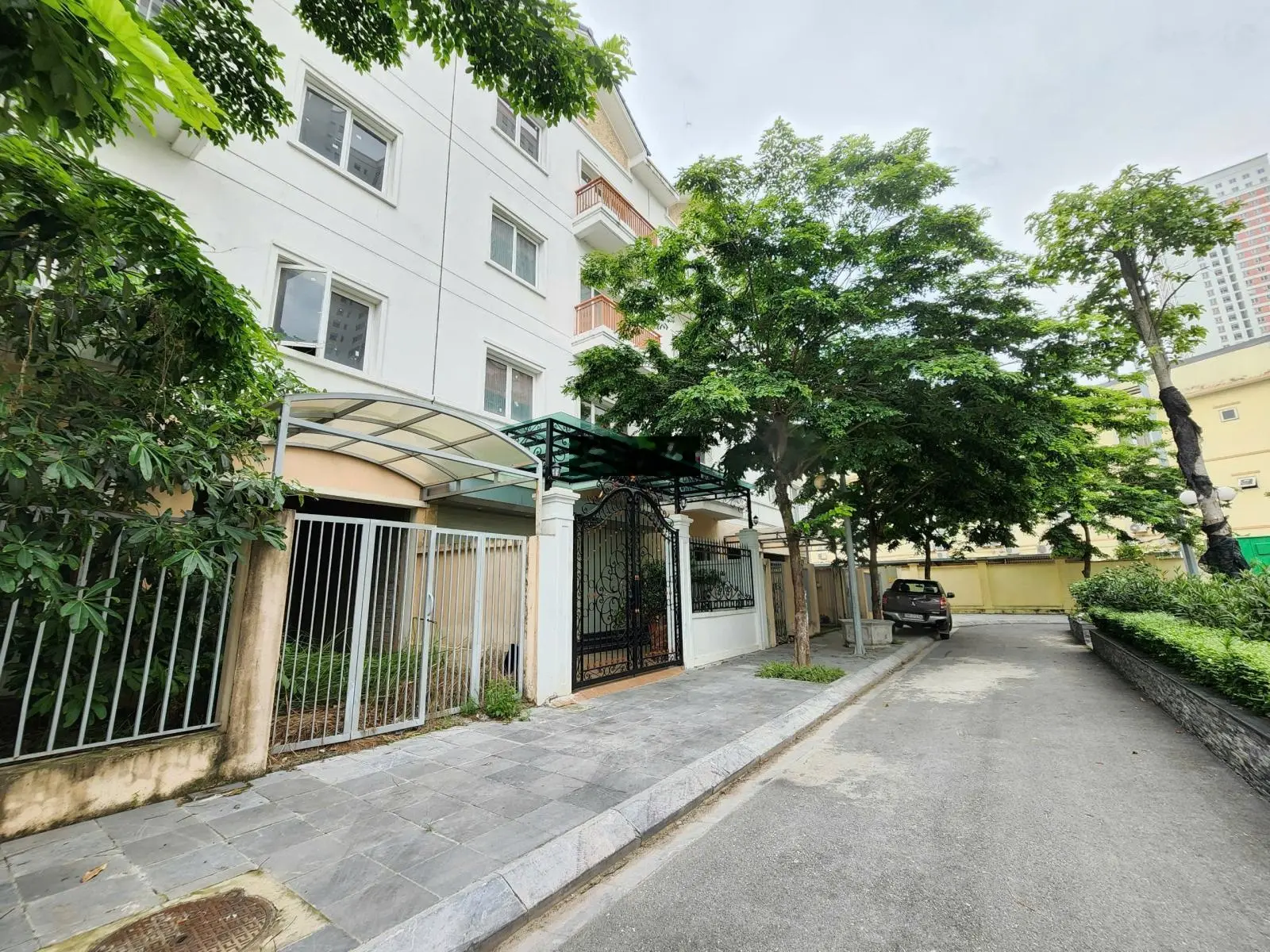 Cần bán ngay biệt thự song lập 135m đường 17m hướng đông nam giá tốt để chuyển đổi Vin Cổ Loa