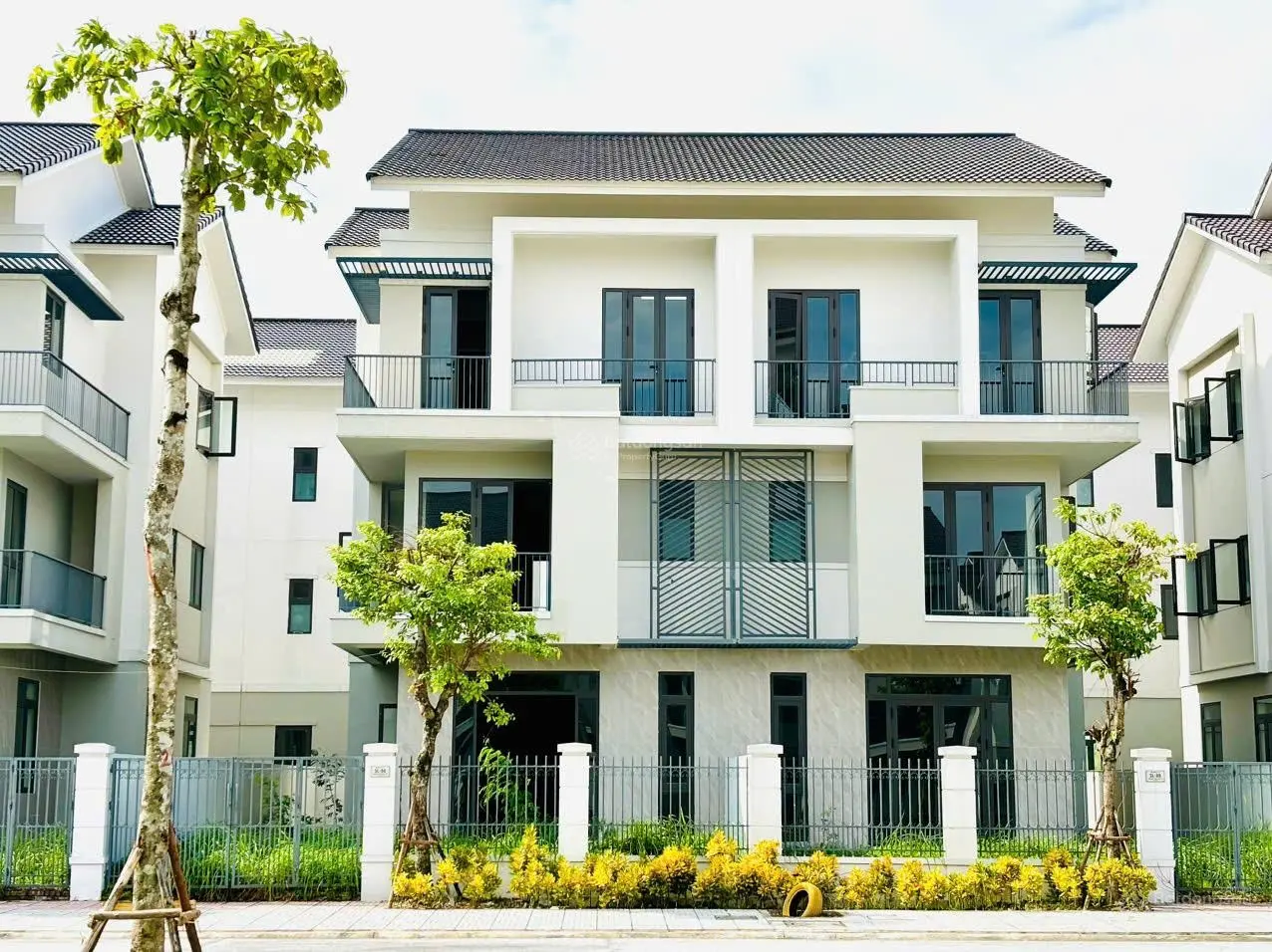 Biệt thự 180m2 giá gốc chủ đầu tư giá chỉ 48tr đồng/m2 đất ngay cạnh Gia Lâm Hà Nội