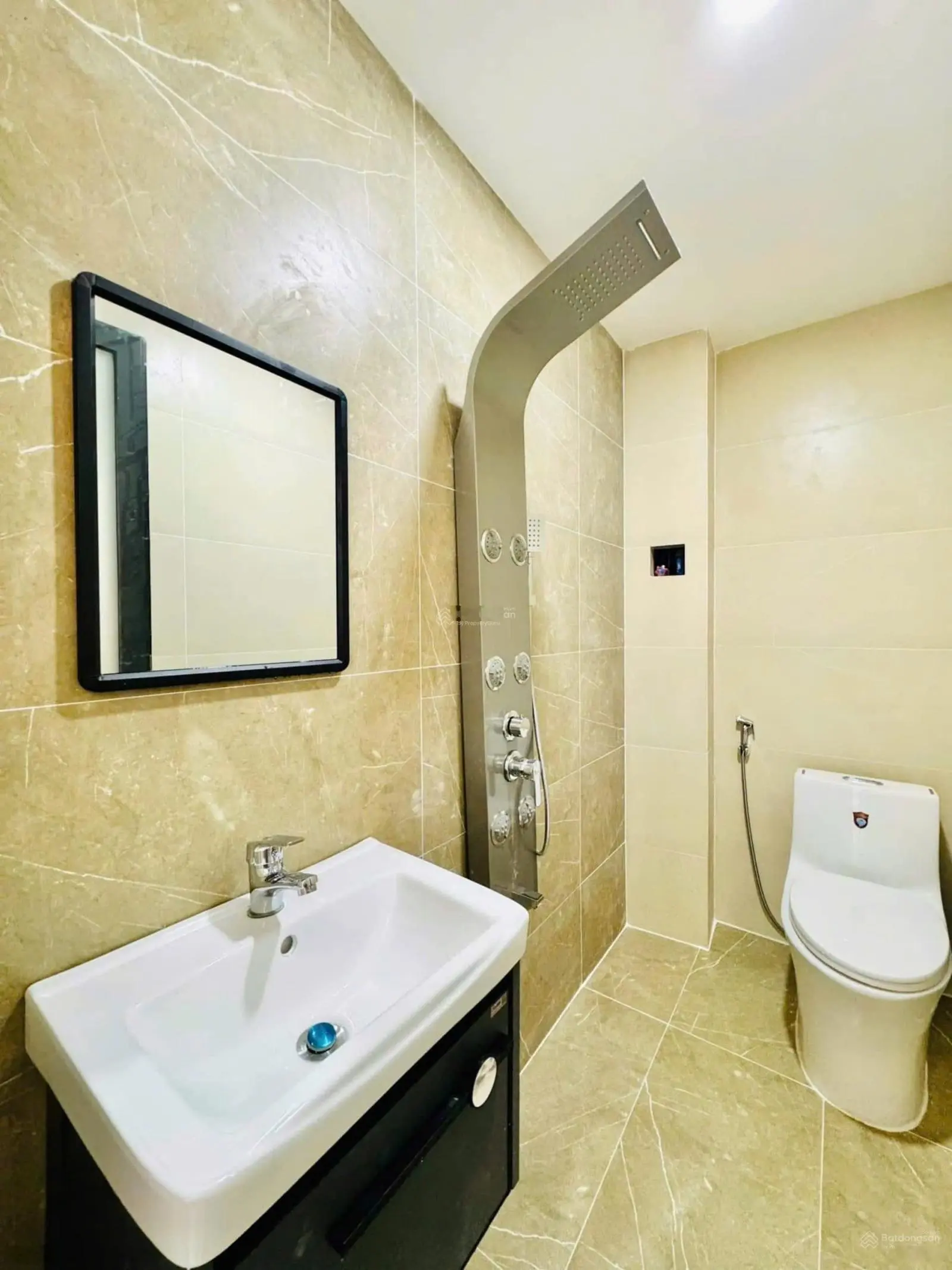 Nhà hẻm Quận 6. Ngay sát THPT Trần Nhân Tông 50m2 vuống vức 2 phòng ngủ. Phường 14 Quận 6 sổ sẵn