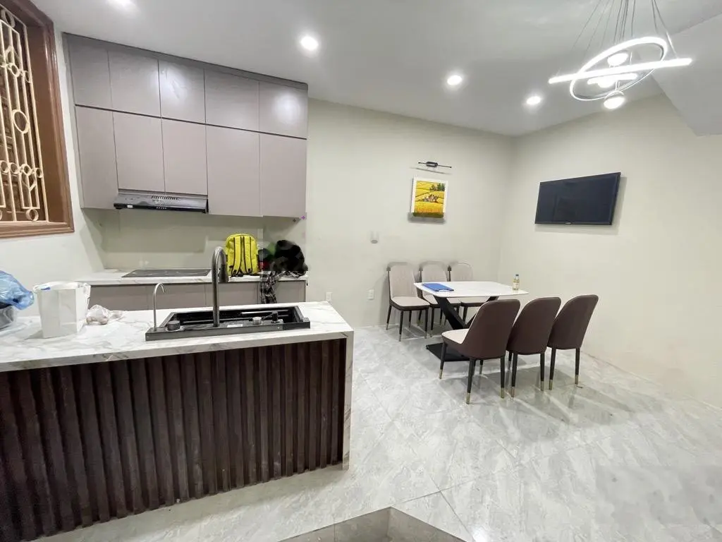 Bán nhà Ô Chợ Dừa, nhà ngõ nông mặt tiền rộng, kinh doanh tốt. Chào 6.9 tỷ còn TL. Nói k vs tin ảo