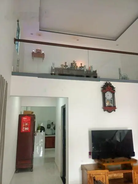 Cần bán nhà diện tích 100m2, có sân đậu oto, đường thông. TTTP Quảng Ngãi. Giá rẻ