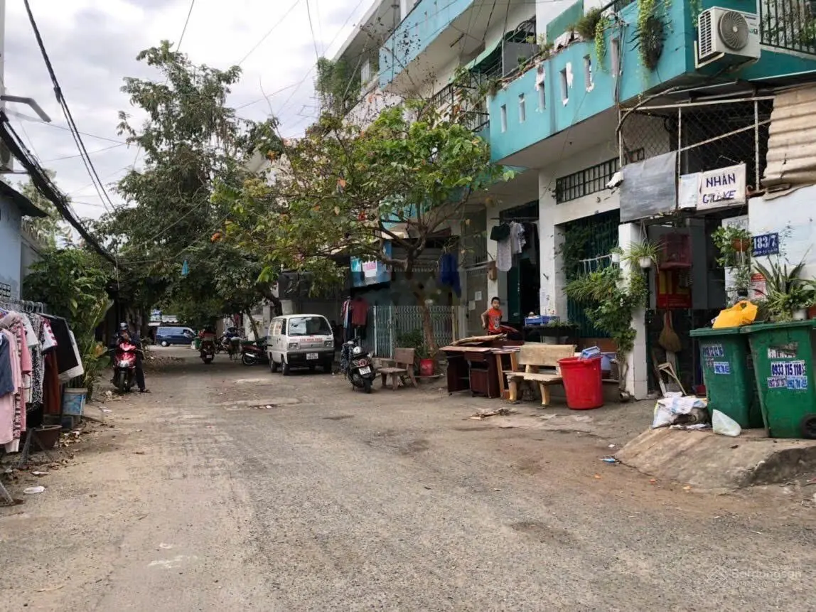 Bán nhanh CHDV có 48P đang có HĐT khoán 90tr/th, DT 15x22m giá 27,5 tỷ. 0933 198 *** Đại Phú