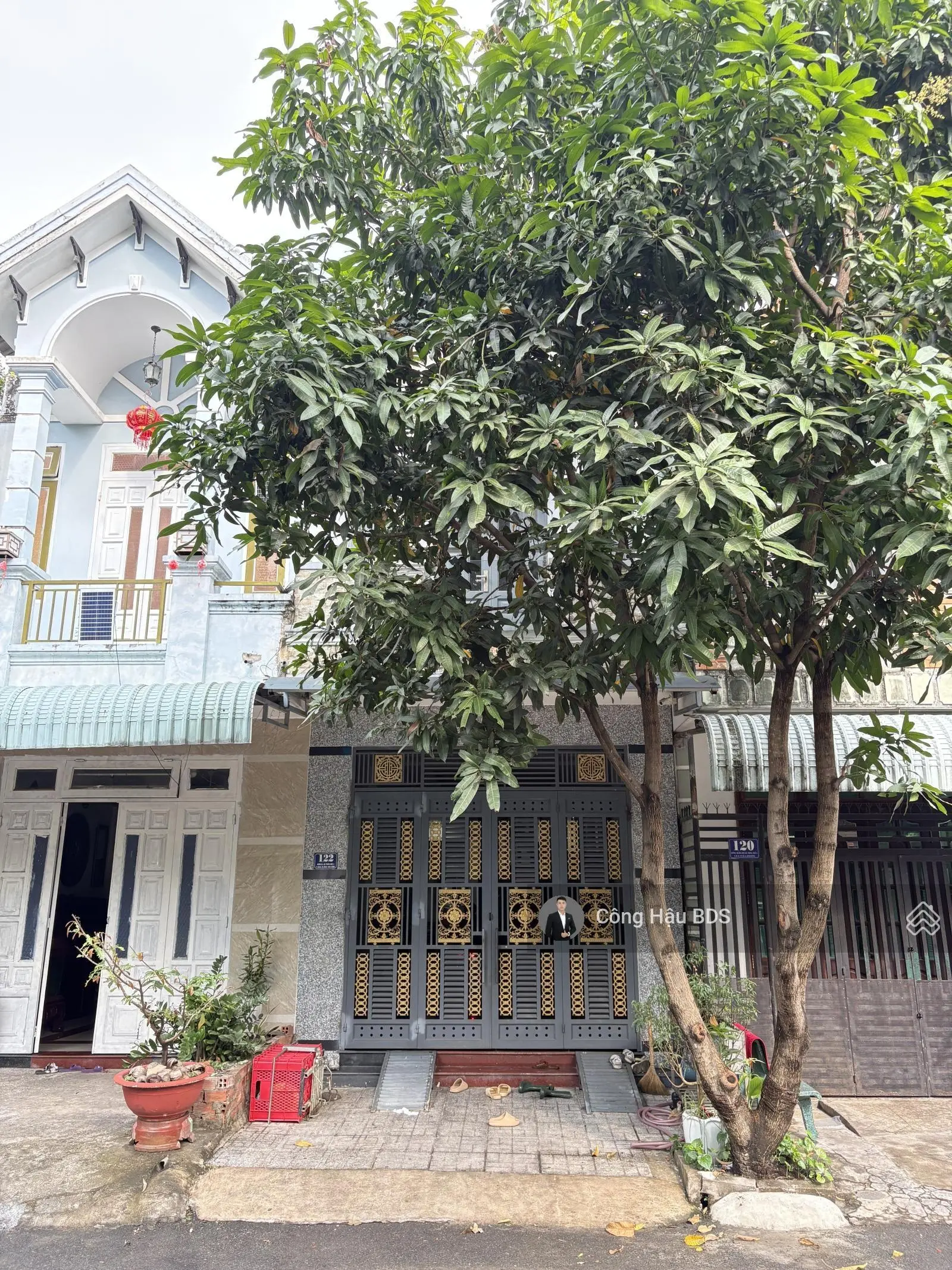 Bán Nhà SHR Trệt Lầu Gần Vincom Dĩ An. DT: 64M2. Gồm 3 PN- 2WC. Đường 8M. Vỉa hè. Cây Xanh.