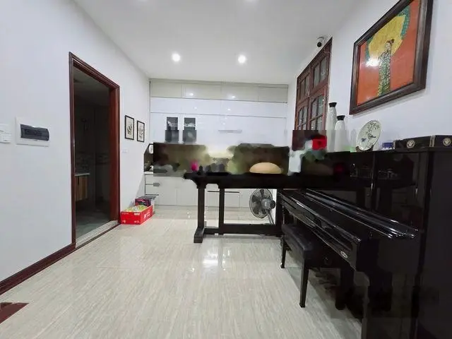 Bán nhà nguyên căn trung tâm Cầu Giấy,lô góc kinh doanh, ô tô vào nhà, 70m2, 5 tầng