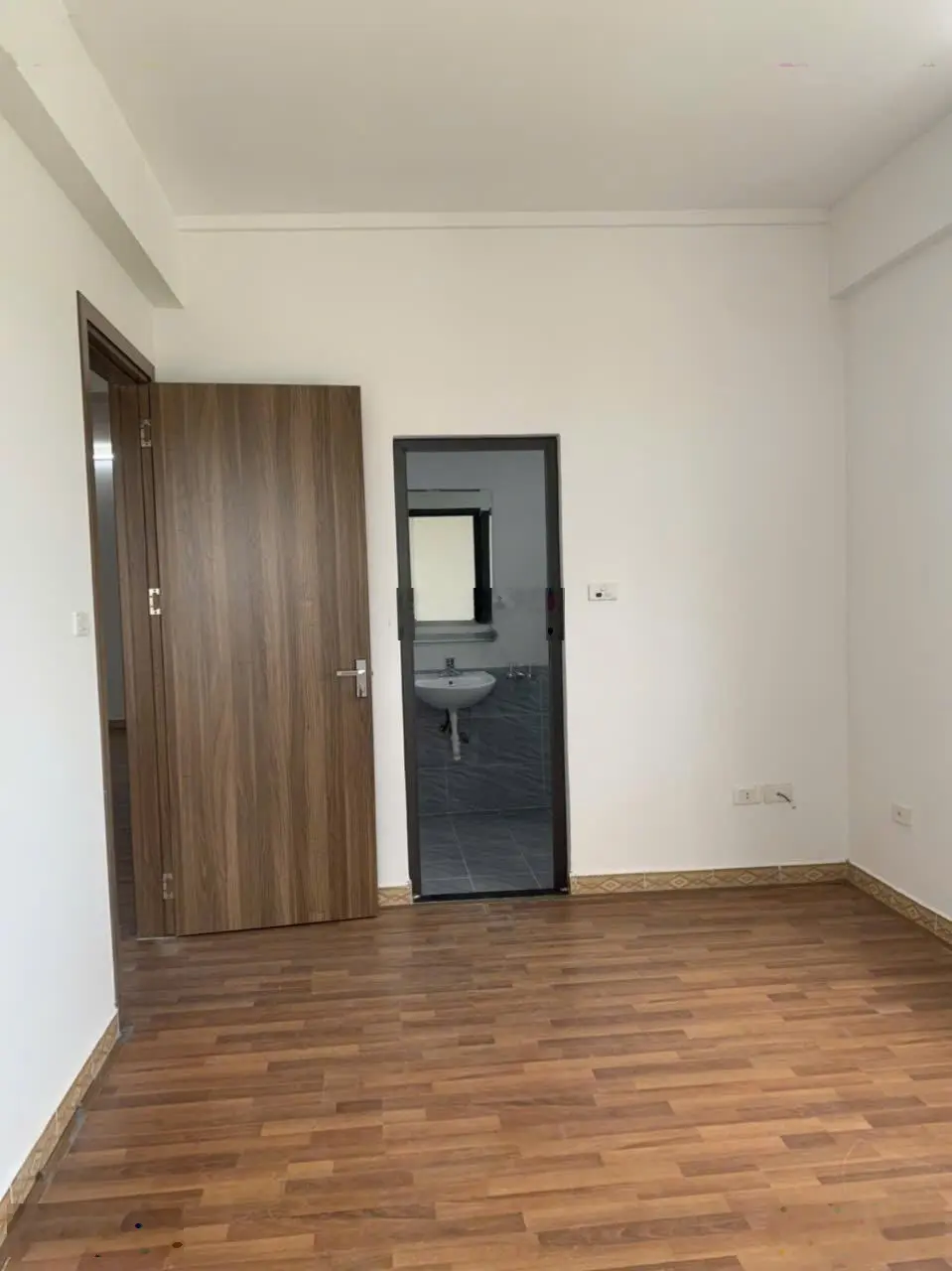 Gia đình cần bán căn 3PN 2WC chung cư OCT2 - ĐN2 - Bắc Linh Đàm