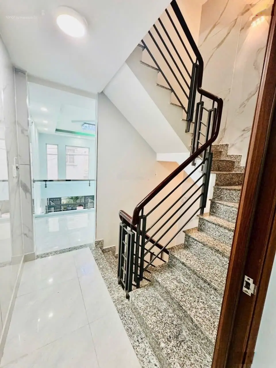 Đi nước ngoài định cư bán gấp nhà ở đường Nguyễn Hữu Thọ, Tân Hưng, quận 7, giá 2 tỷ 350 triệu