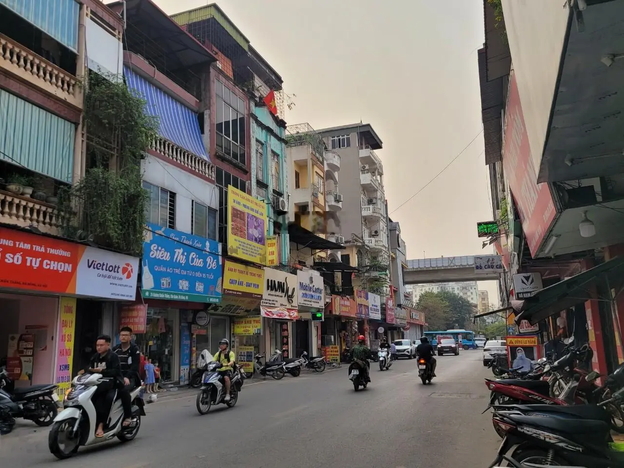 Bán nhà mặt phố Chiến Thắng, Văn Quán - đường 20m - ô tô đỗ ngày đêm - kinh doanh sầm uất