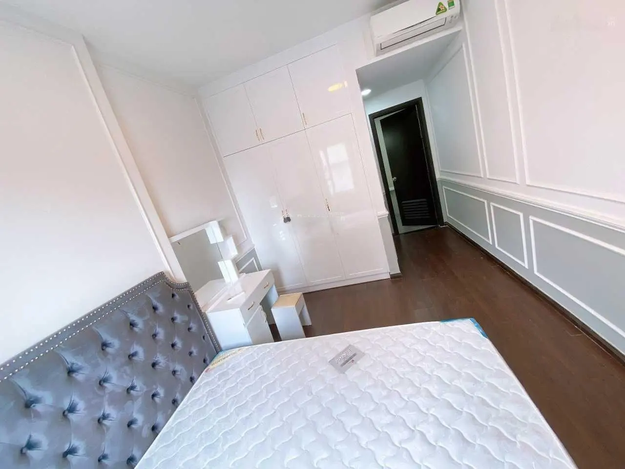 Cần bán gấp CHCC Âu Cơ Tower, Q. Tân Phú, 90m2, 3PN, 2WC, giá 3tỷ450, sổ hồng. LH: 0903 318 *** Minh
