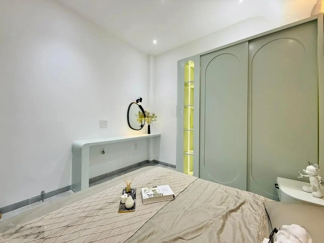 Bán nhà gần Vincom Phan Văn Trị full nội thất một trệt 2 lầu giá 4,99 tỷ TL