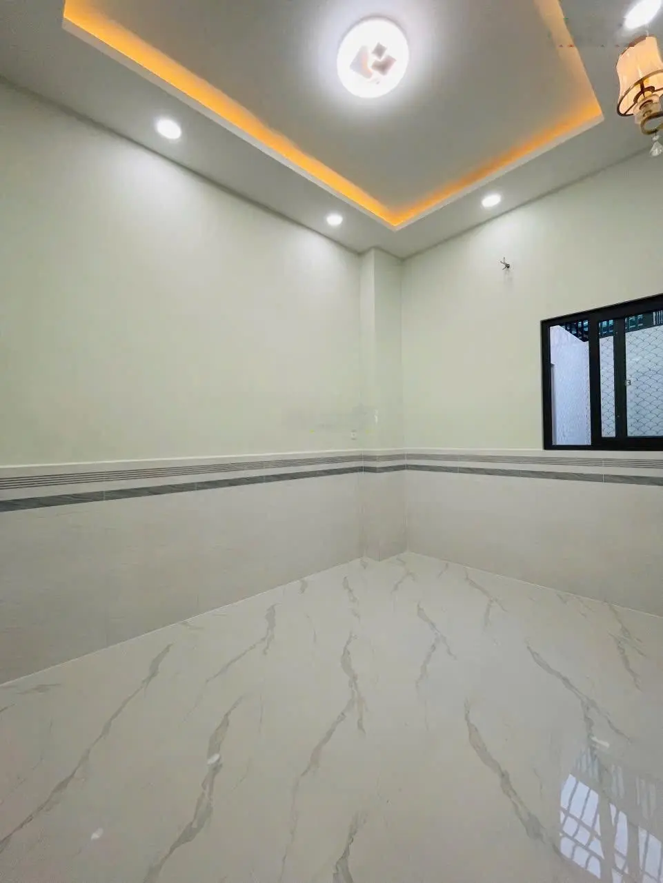 Nhà ngay chợ Bình Chánh - 1trệt 1 lầu - 3 phòng ngủ - 3WC