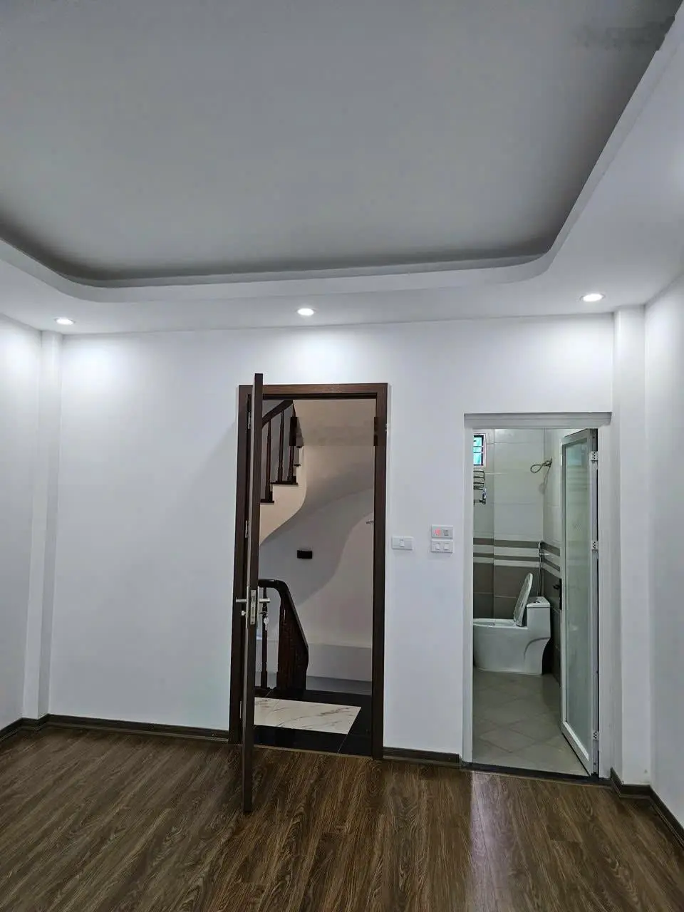 Bán nhà mới đẹp 5 tầng tại đường Đại Mỗ, ô tô đỗ cách nhà 10m nhỉnh 5, x tỷ, cách Aeon Hà Đông 300m