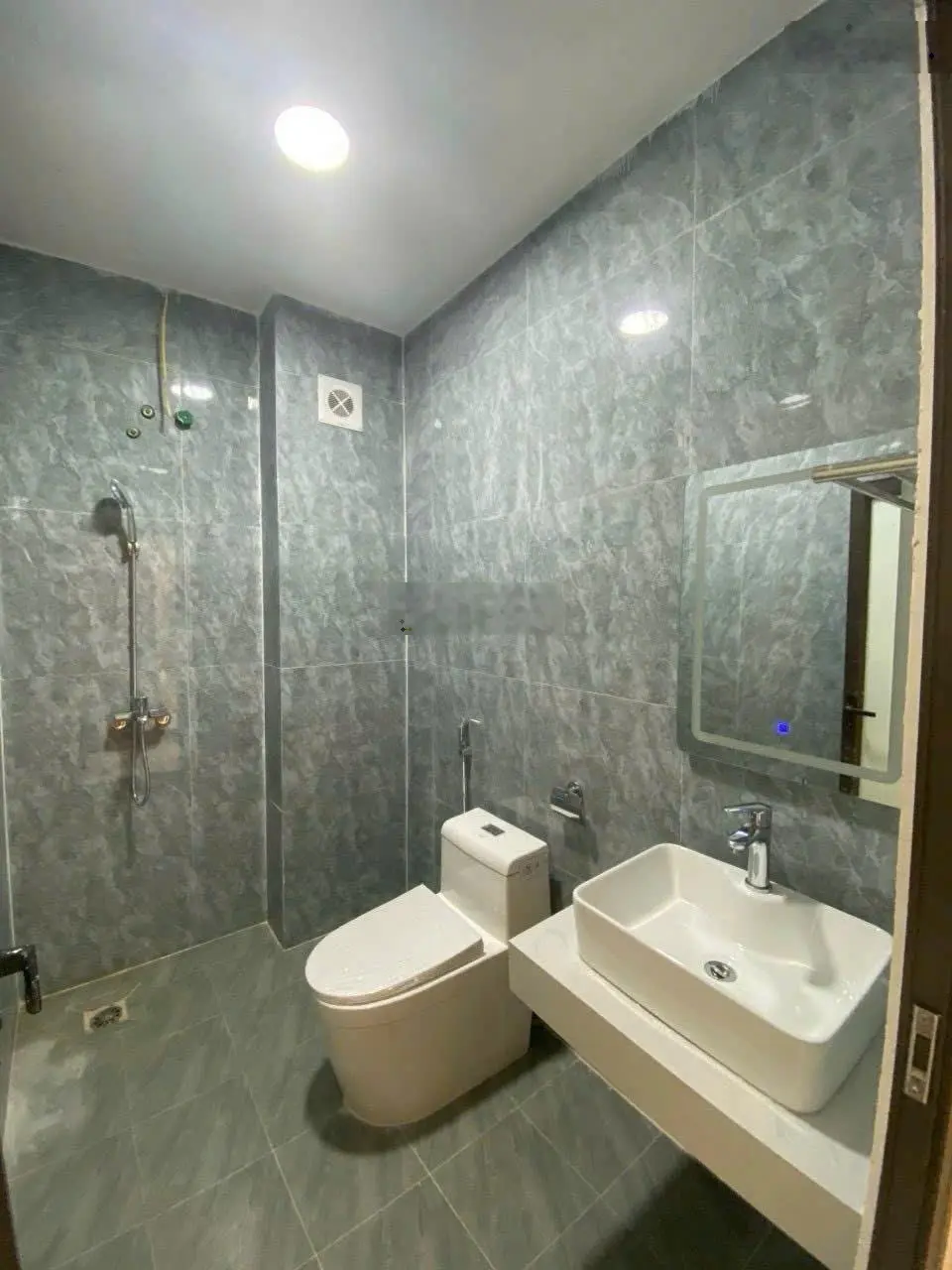 Bán nhà 6 tầng - thang máy - ở đường Nguyễn Thời Trung - khu tái định cự Thạch Bàn - giá 7,1 tỷ