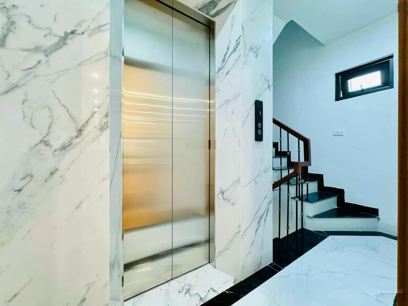Bán nhà Âu Cơ nở hậu DT:60m2 x 6tầng MT:5m thang máy căn góc 5PN giá 15,2 tỷ cho thuê dòng tiền