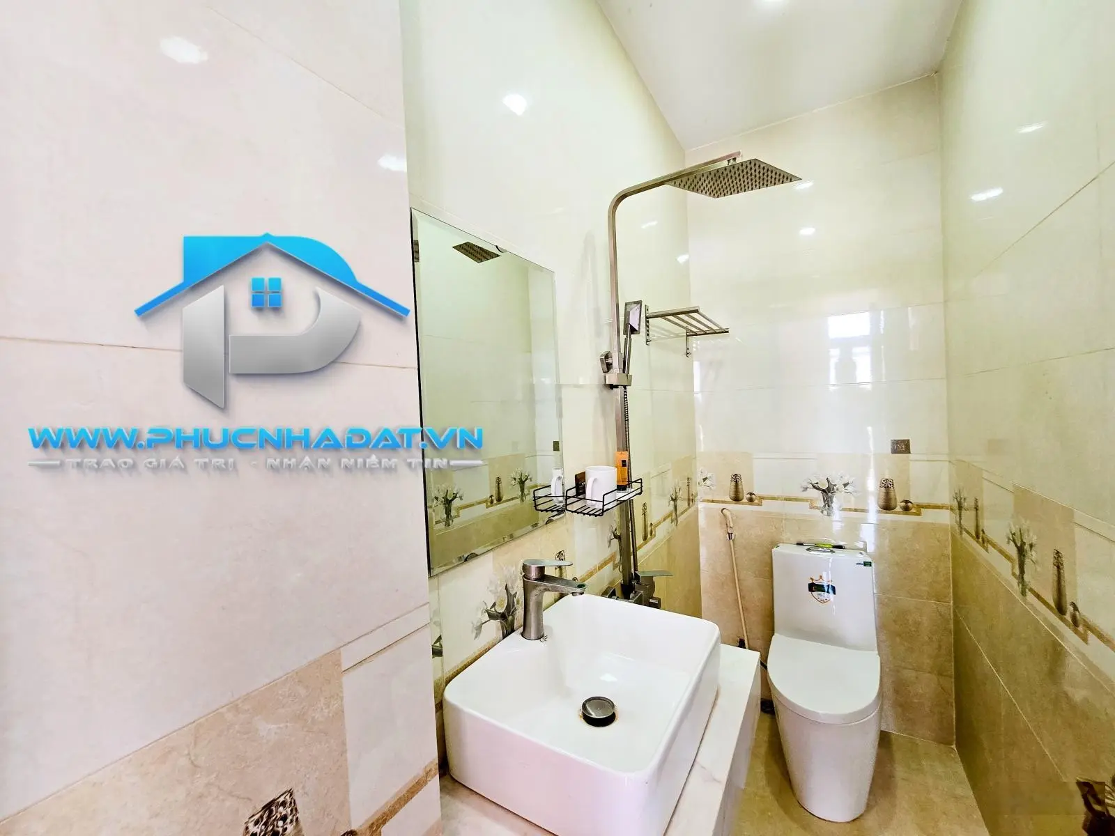 Bí quá Anh Lý xả hàng căn nhà phố hiện đại đường xe hơi Đào Tông Nguyên Nhà Bè - Giá 6.3 tỷ, 4x14m