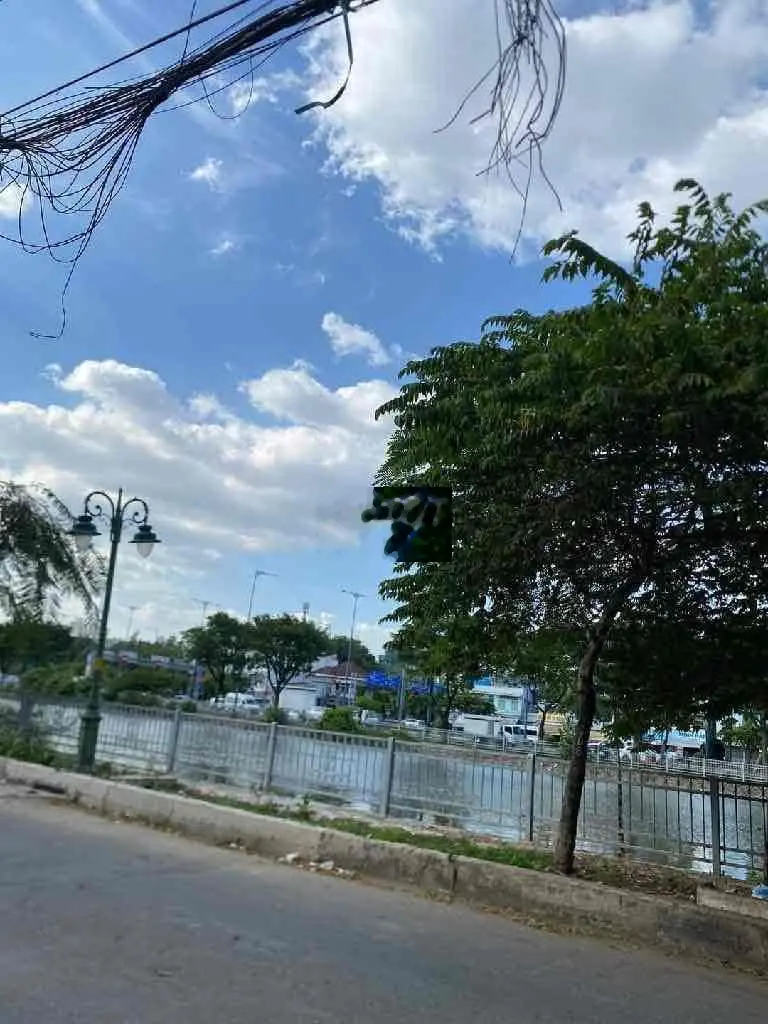 Nhà kiên cố, chắc chắn Tùng Thiện Vương 40m2, ngang khủng 5m, SHR,