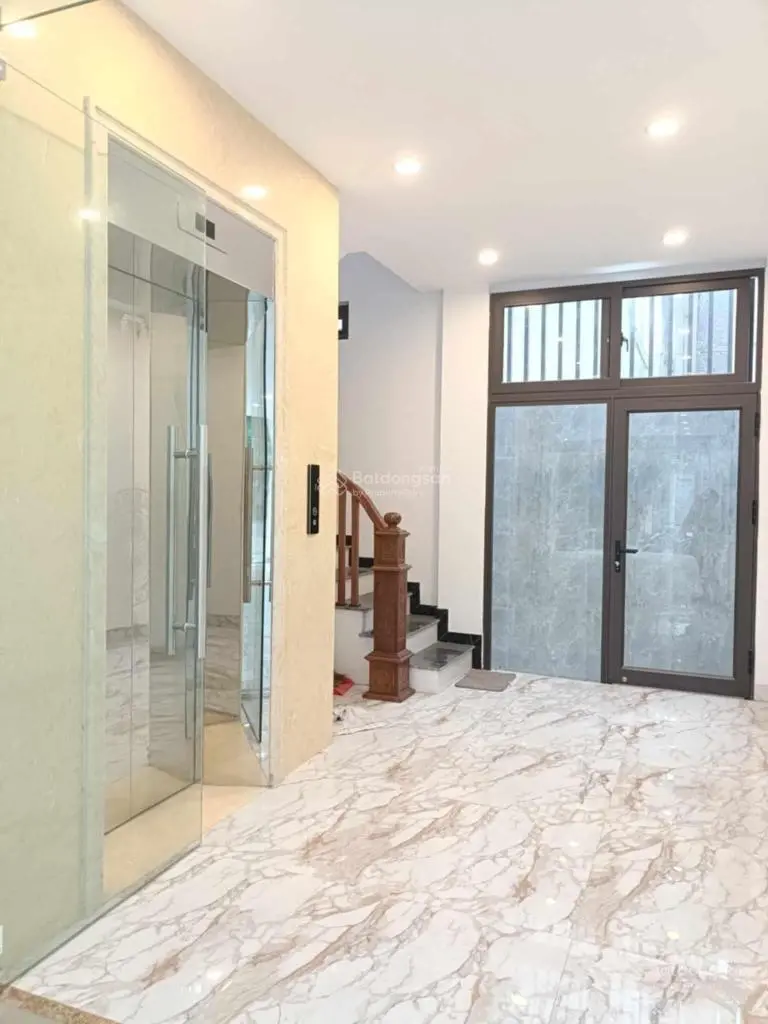Nhà mặt phố Thanh Đàm - mới kính coong - thang máy xịn sò - mặt tiền đẹp - kinh doanh sầm uất