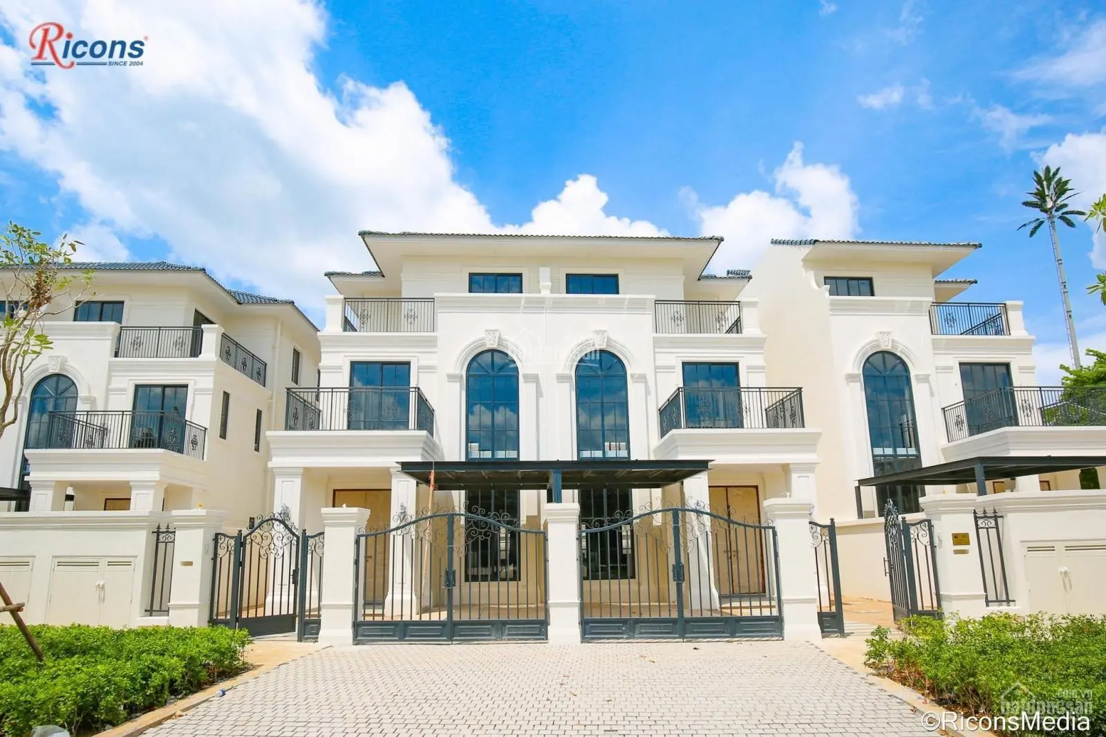 Chính chủ bán biệt thự song lập giá 9 tỷ tốt nhất SwanBay, vị trí rất đẹp gần cổng & clubhouse