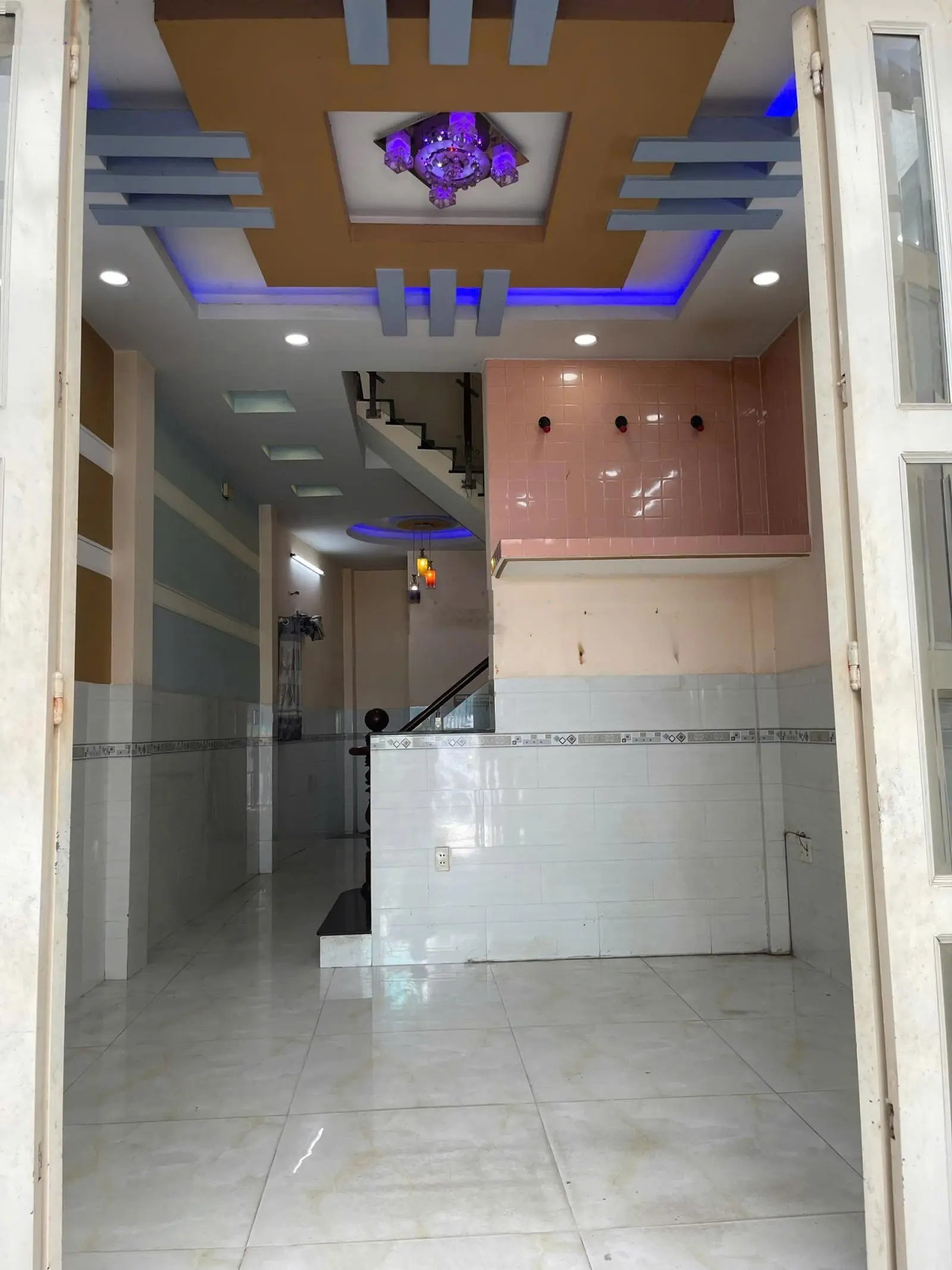 Hẻm 528 Điện Biên Phủ Quận 10, 4m x 11m, 5 tầng, xe hơi đỗ cửa, 9. X tỷ (thương lượng)
