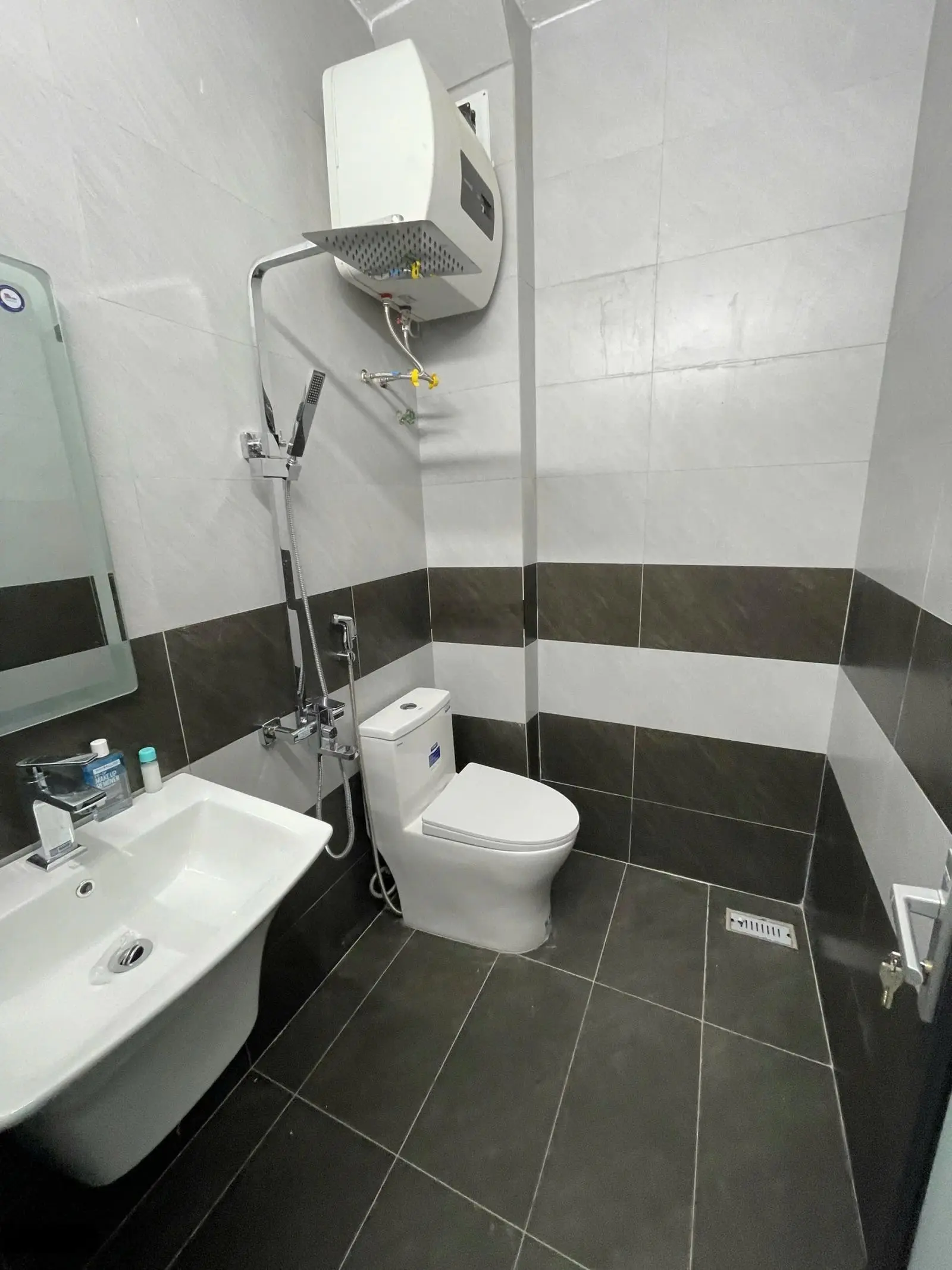 Bán gấp nhà Phố Trích Sài-Cách 5m ra mặt Phố.Dt:35m2,4 T,full nội thất.Giá:15,5 tỷ có TL.Siêu hiếm
