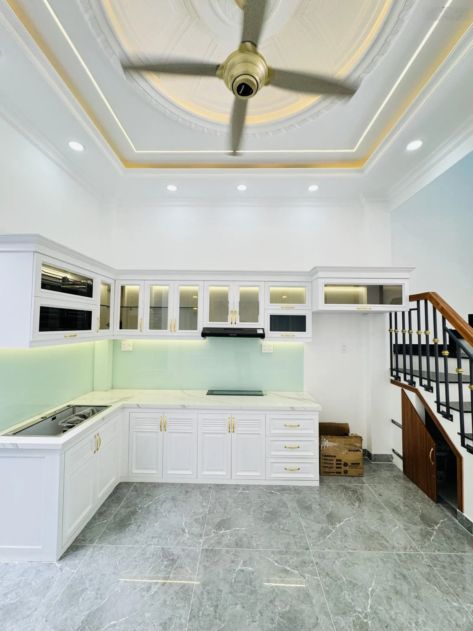 Nhà mới Tặng nội thất Đối diện Vạn Phúc City, Đường Ô tô Kinh doanh buôn bán, SHR Vào Ở ngay.