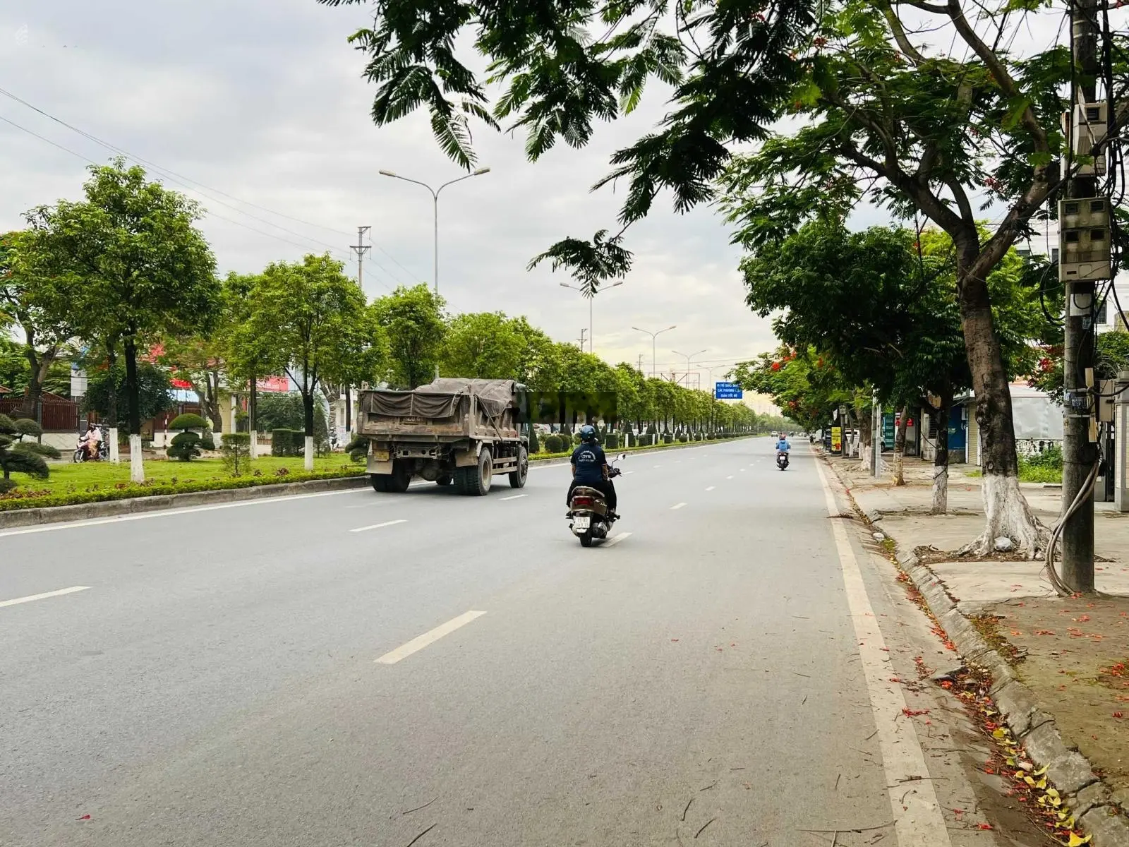 Bán lô đất 180 m2 ngang 6m vị trí đẹp mặt đường Phạm Văn Đồng, Dương Kinh, Hải Phòng