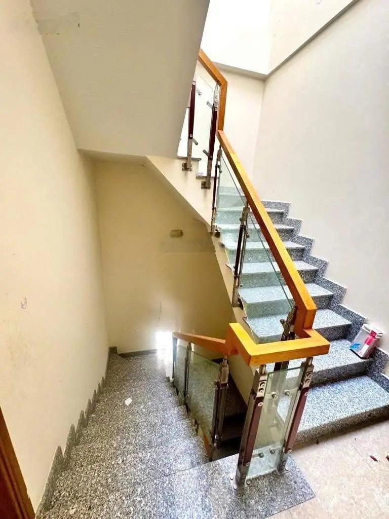 Bán nhà 3 tầng tại Võ Văn Ngân, Bình Thọ, Thủ Đức 100m2, 4 PN, 5 WC, 6,x tỷ