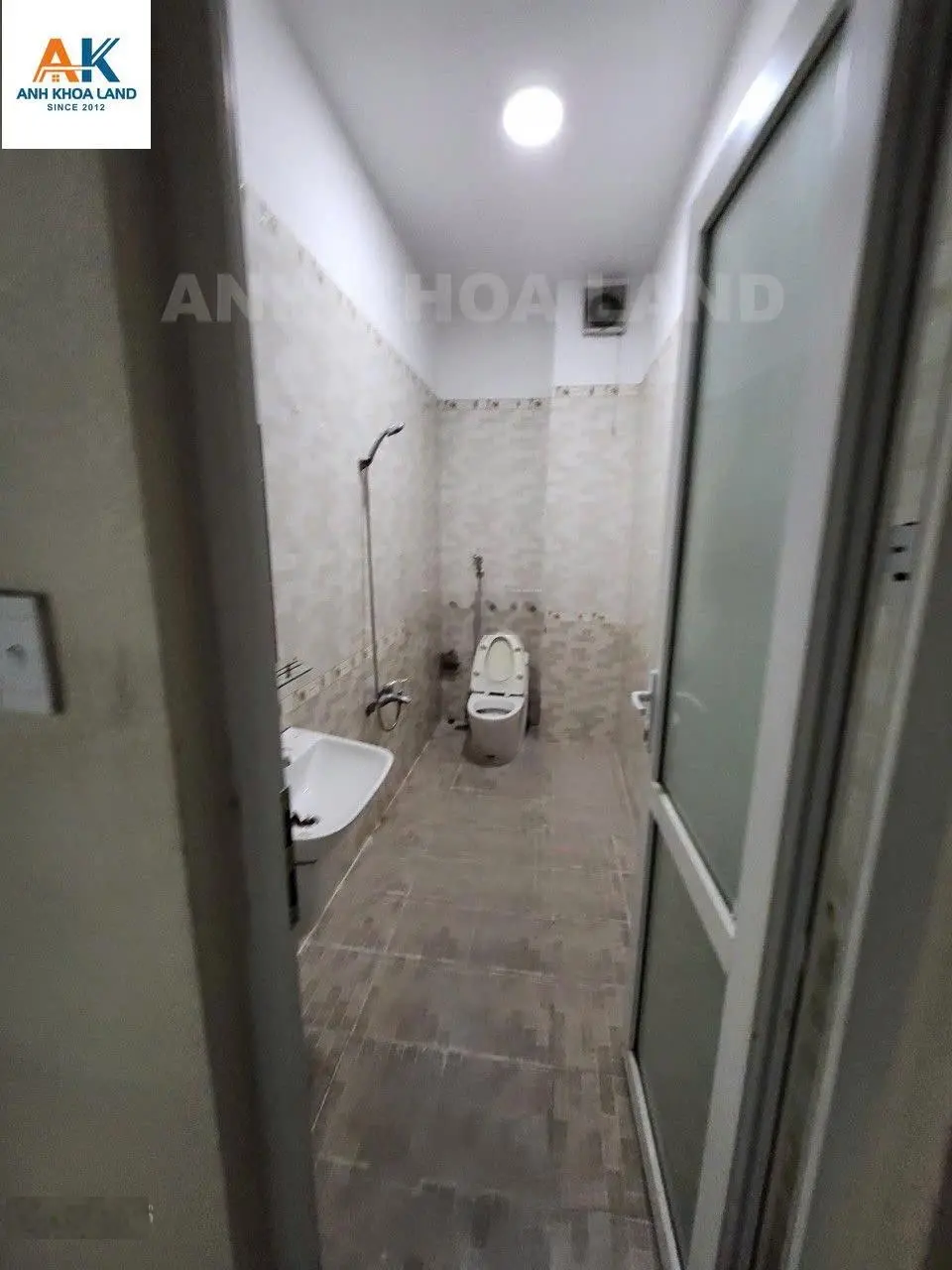 Nhà mặt tiền đối diện công viên, khu dân cư Areco, sát Phạm Văn Đồng, cho thuê làm VP 27tr/tháng