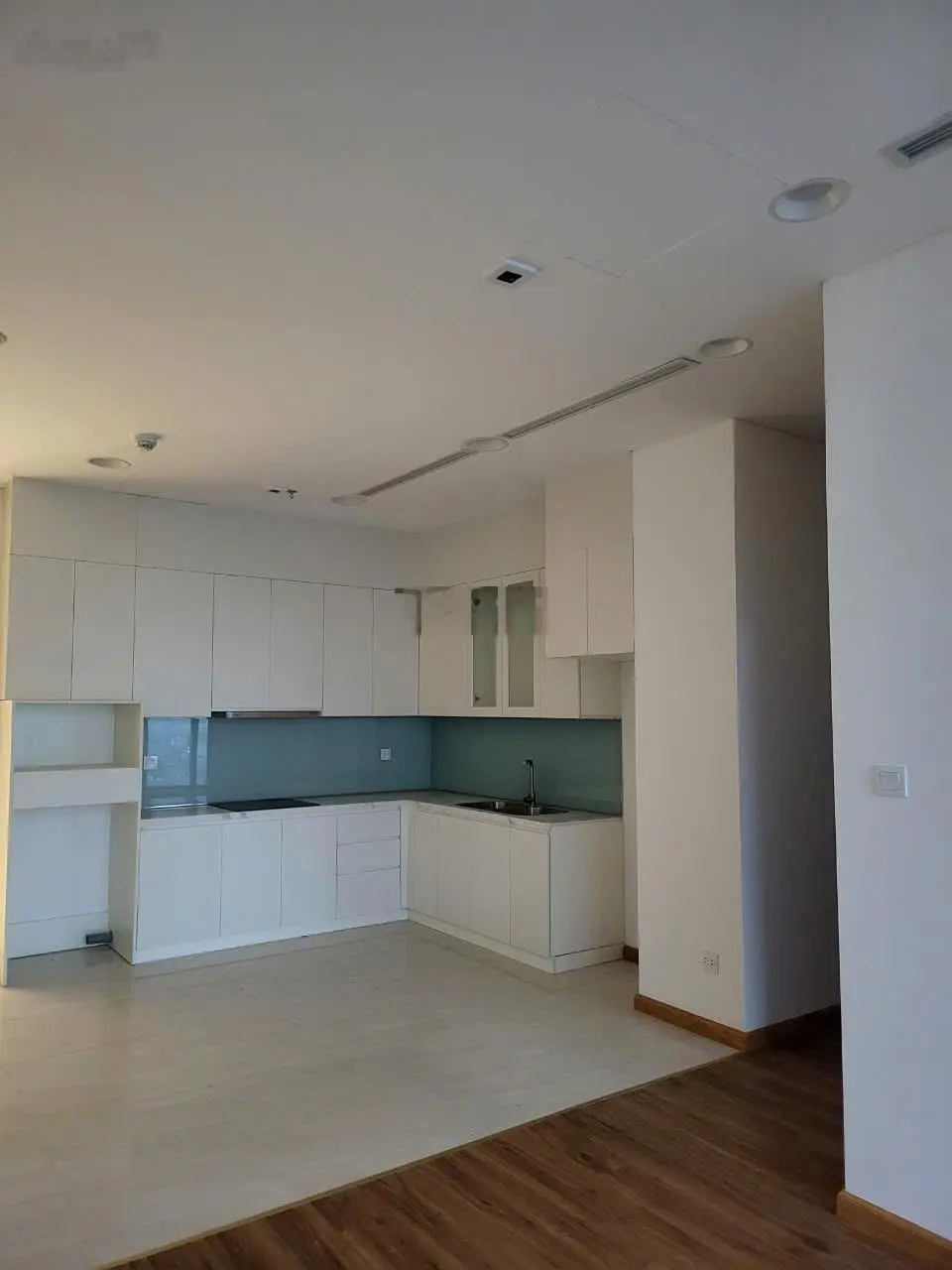 Em Huy cần bán nhanh căn hộ 3PN góc tầm view hướng thủy tuyệt mỹ view hồ độc nhất tại Hà Nội