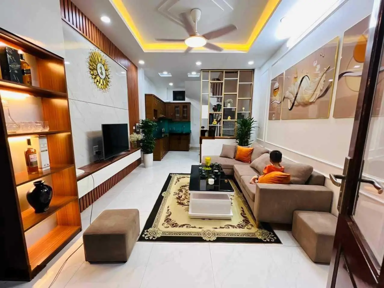 Cần tiền bán gấp nhà Cổ Nhuế ngõ kinh doanh ô tô đỗ cách 10m tặng nội thất xịn