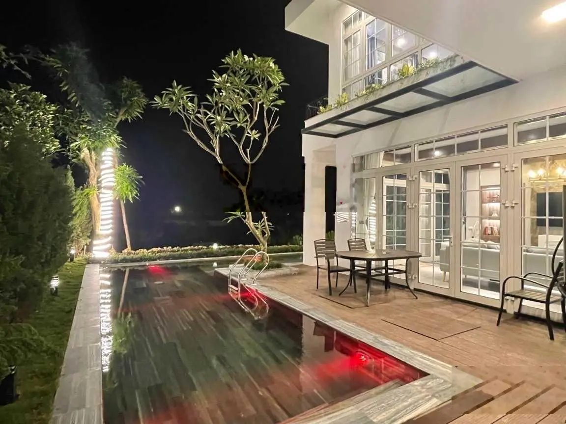 Cần bán gấp Biệt thự mặt hồ 250m2, lô góc dự án Venus Resort Flamingo Đại Lải, LH: 0931 793 ***