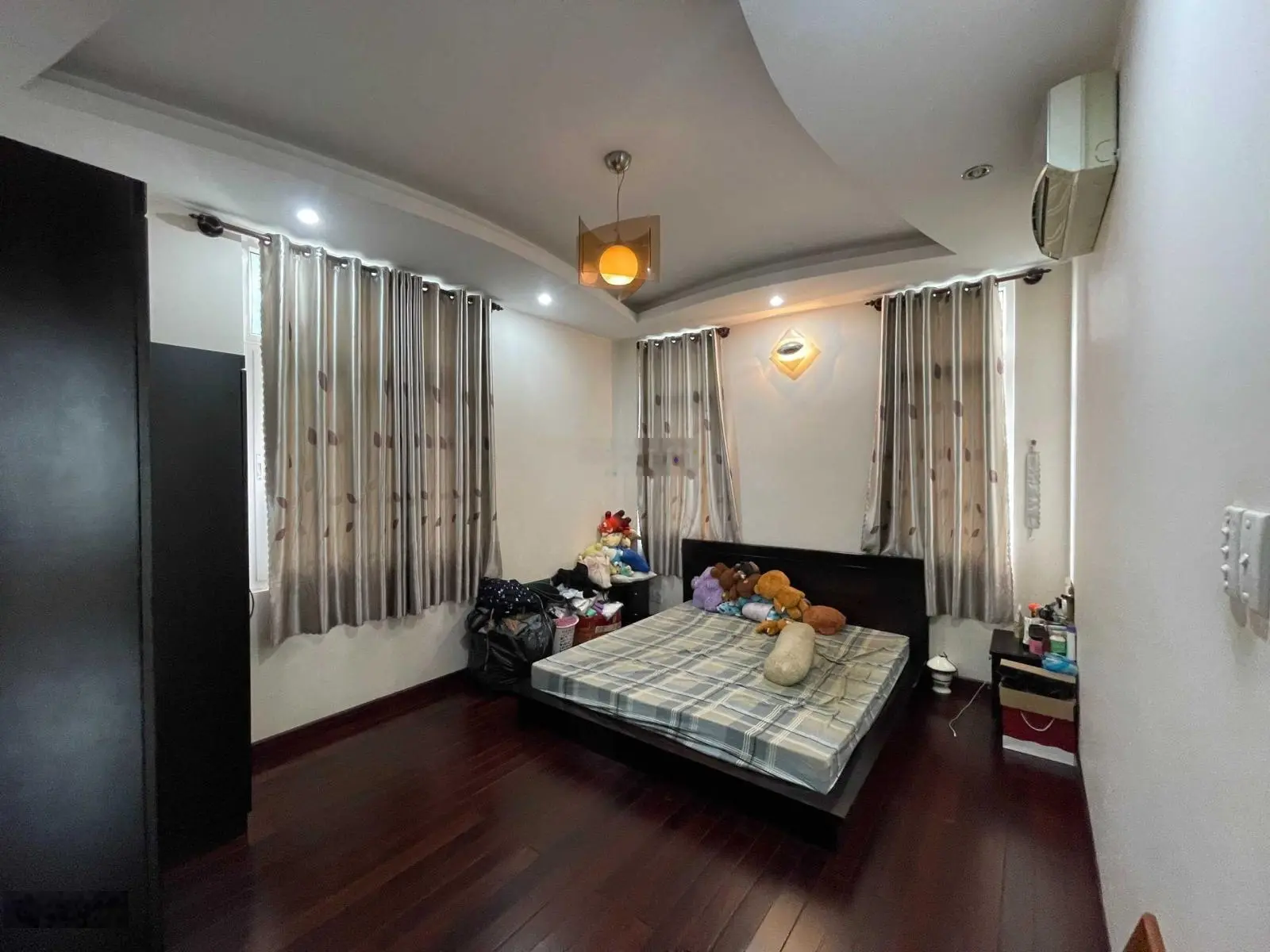 Bán biệt thự đẹp có sân vườn khu DC Làng Đại Học ABC, Phước Kiển. DT: 10x25m, 3 lầu, giá: 23.99 tỷ