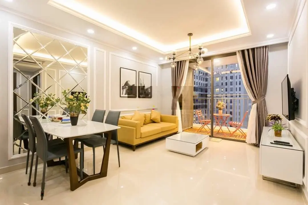 Bán gấp CHCC Oriental Plaza, Tân Phú, DT 105m2, 3PN, 2WC, sổ hồng, giá 4.2 tỷ. LH 0899 874 ***