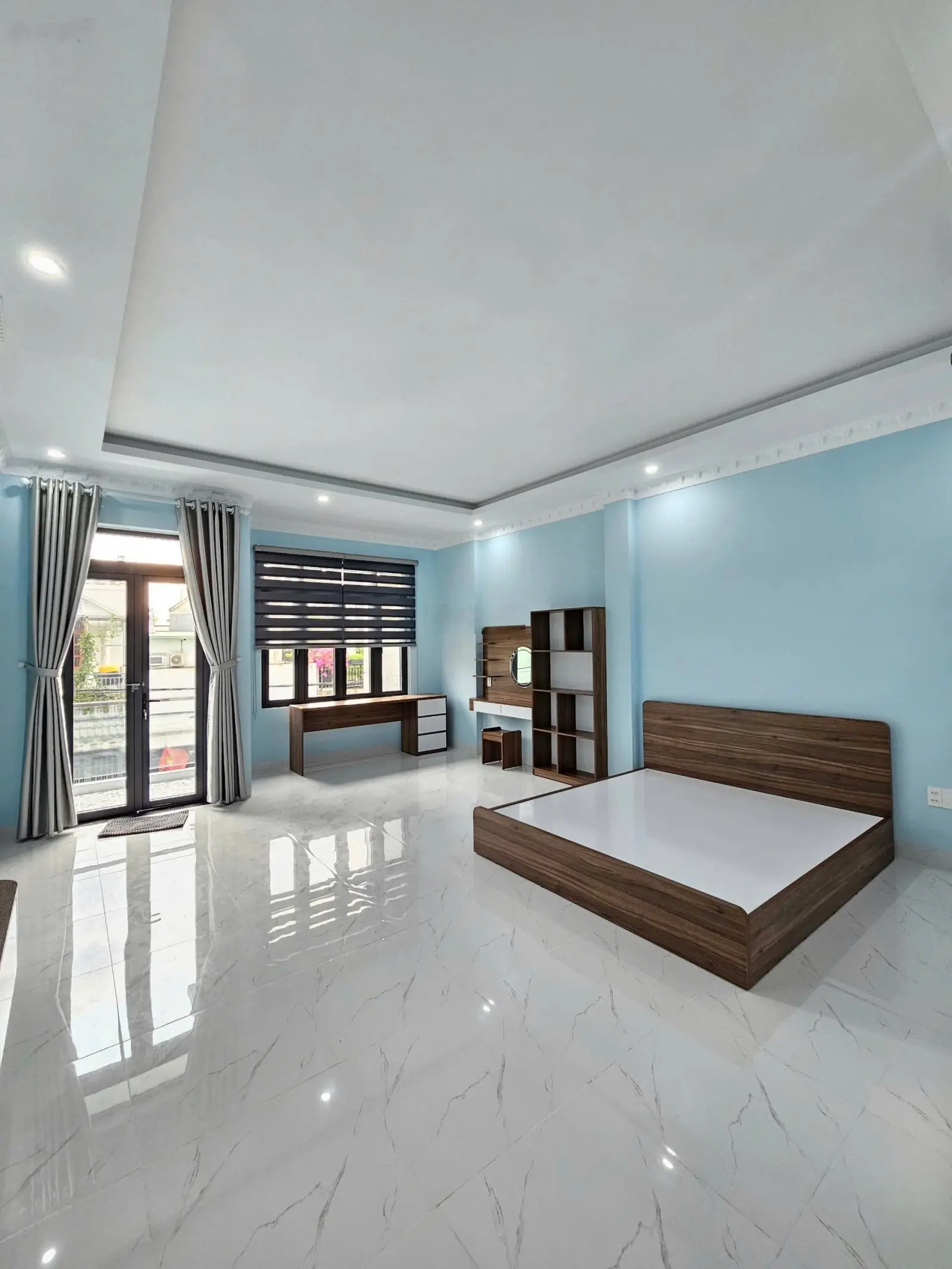 Nhà hoàn công: 4tỷ850, 97m2 nhà full nội thất sân ô tô KDC cạnh vòng xoay An Phú, TP. Thuận An