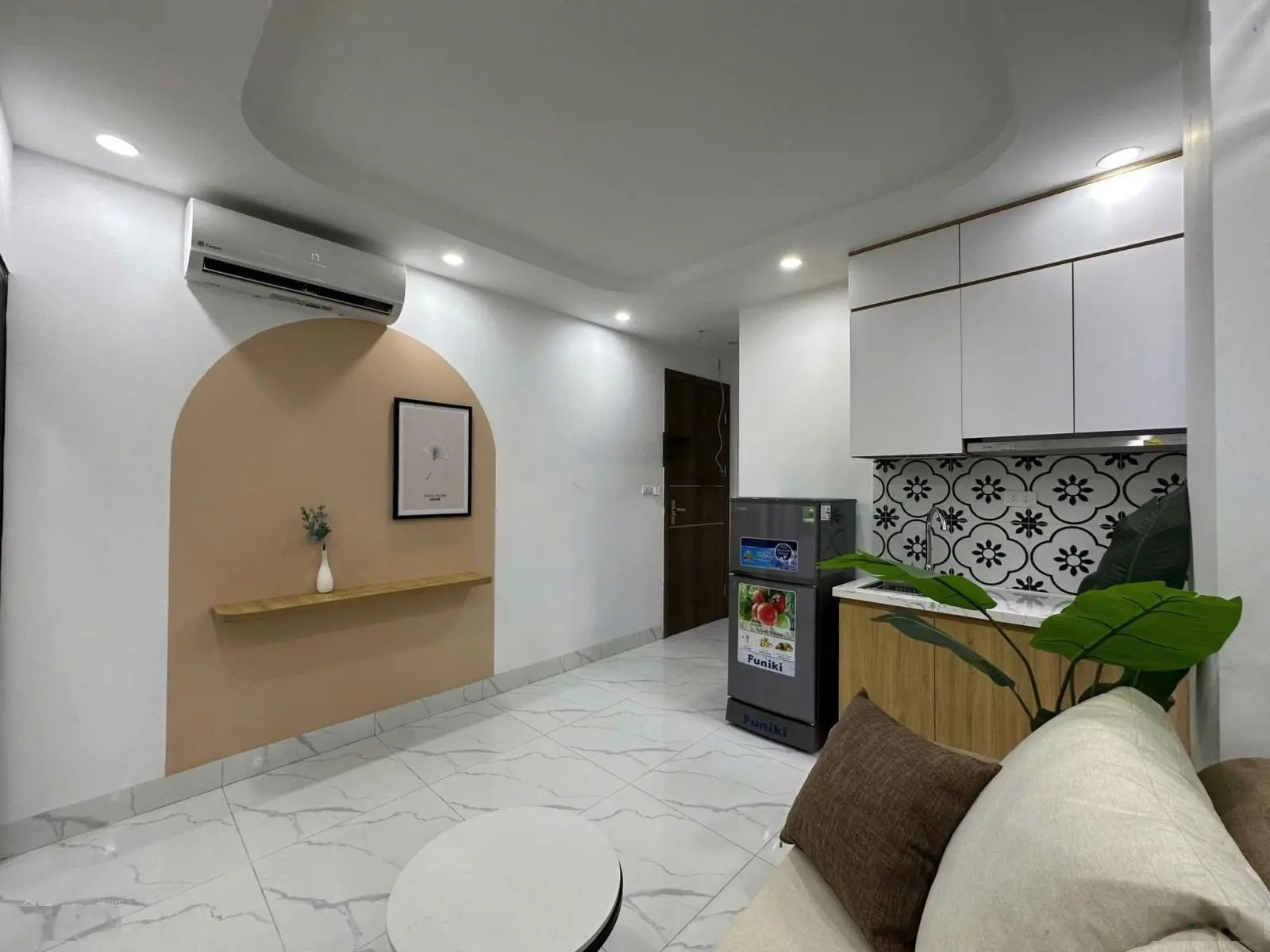 Tòa căn hộ dịch vụ cao cấp 8 tầng - lô góc 2 thoáng - dòng tiền 2,1 tỷ/năm - 15m ra ô tô tránh.