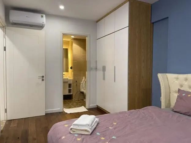 Bán căn hộ 2 phòng ngủ tòa C7 Vinhomes D'capitale, sổ lâu dài, view bể bơi