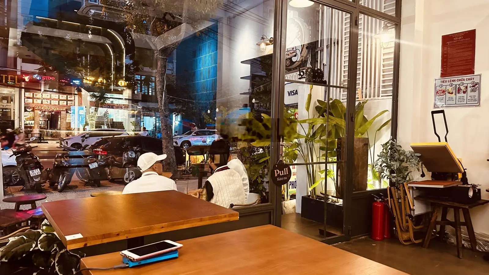 Bán nhà 3 tầng: đường 15m, Hồ Nghinh. Ngay trung tâm tài chính Đà Nẵng. Đang cho thuê tháng 50tr