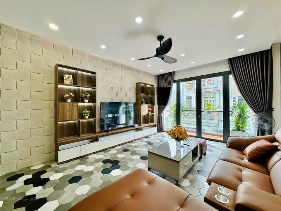 Kẹt tiền bán gấp nhà phía sau Vincom Cộng Hoà, Nguyễn Thái Bình, Tân Bình. Giá 3,45 tỷ. 0906 963 ***