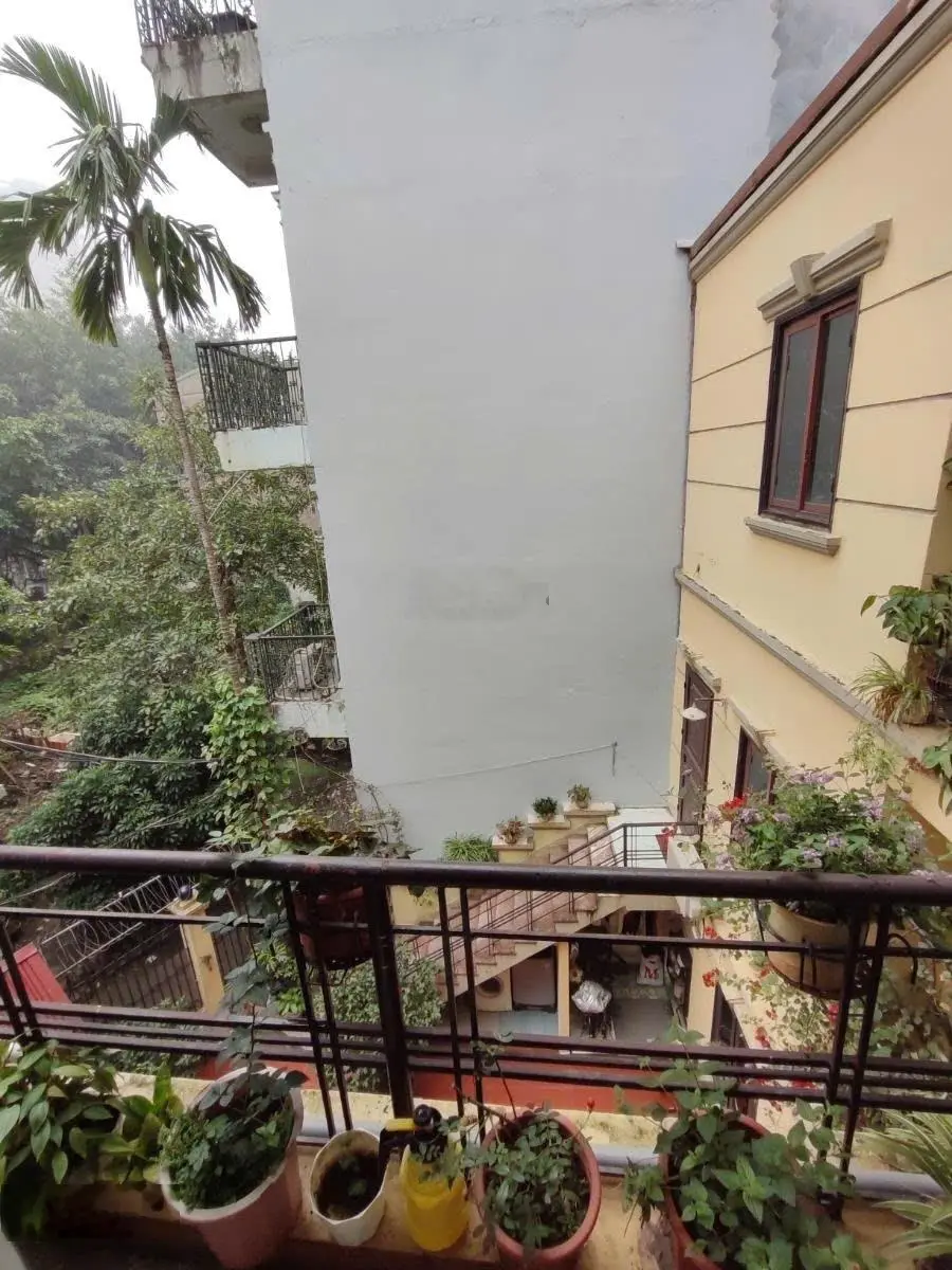 Giá đầu tư, lô góc 3 thoáng vĩnh viễn, cách ô tô 6 mét, bán đất tặng nhà 3 tầng vẫn ở ngon lành.