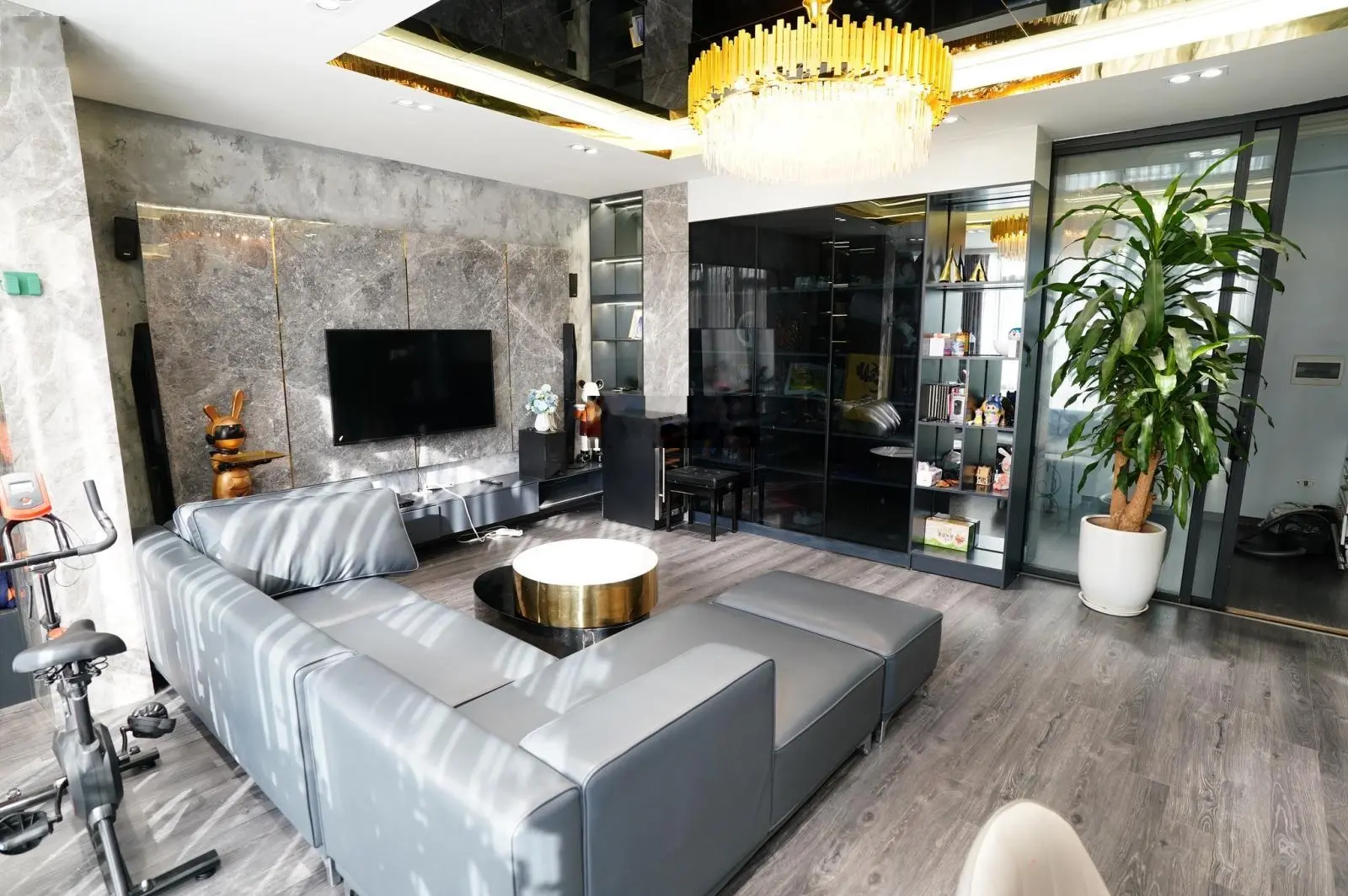 Bán mặt hồ 7 gian ngõ 135 Đội Cấn, view hồ, lô góc K.Doanh, 2 ô tô tránh, DT: 75m2/5 tầng/20 tỷ