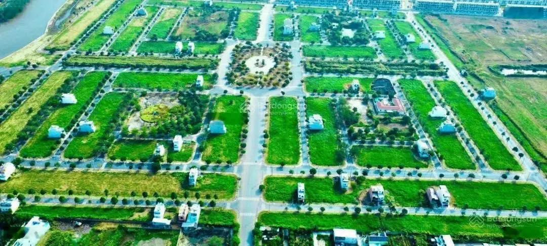 Giá cực tốt, đường số 33 DA Saigon Village lộ giới 21m, đối diện T&T Millennia, DT 80m2, chỉ 2tỷ450