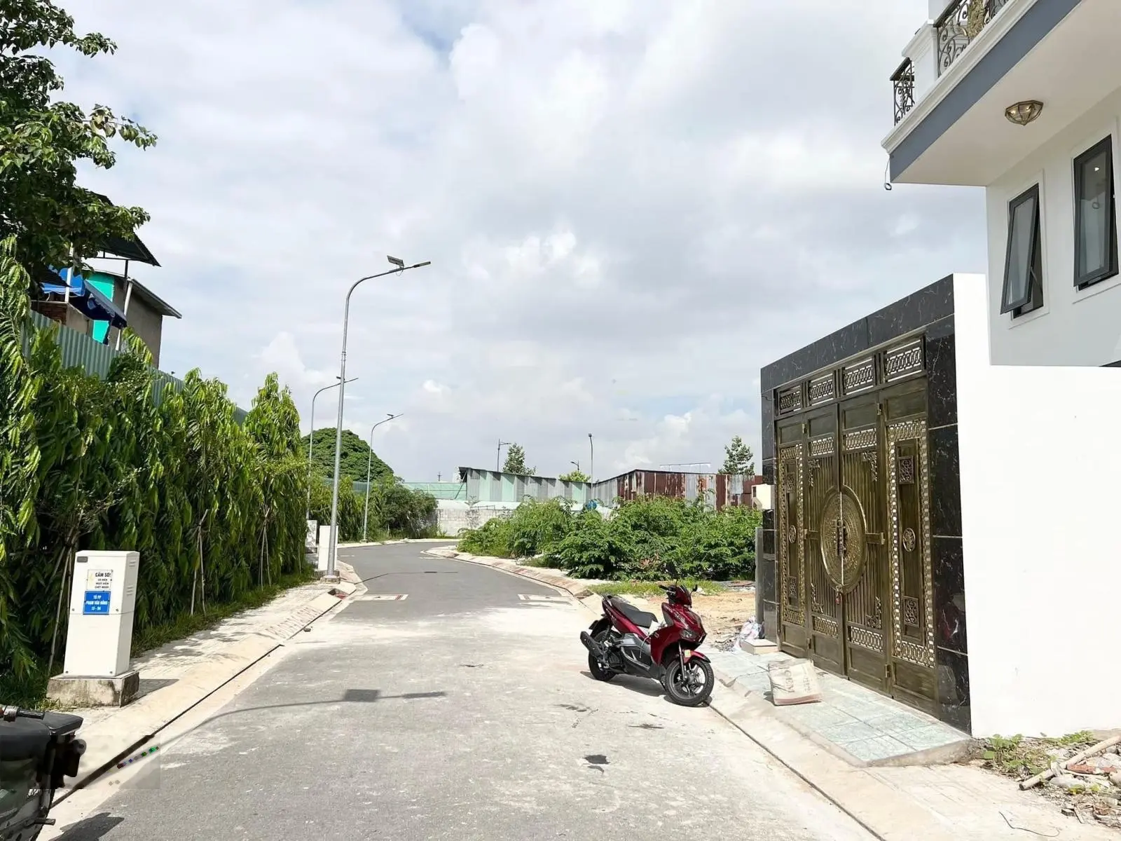 Bán gấp nhà giá tốt HXH đường Phạm Văn Đồng, Linh Tây, TĐ, 5PN 5WC, 3,7 tỷ LH Vinh 0903 164 ***