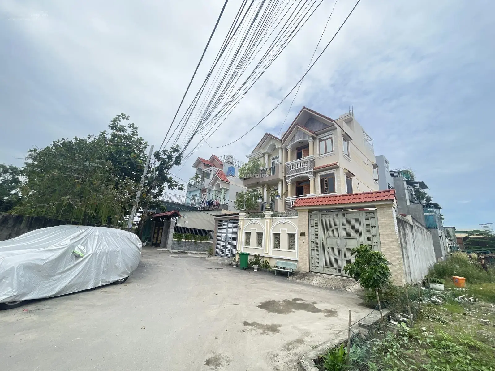 Nhà 3 tầng ngay chợ Hiệp Bình Phước, đối diện Giang Ghẹ - Khu đồng bộ đường xe hơi. Nhà chủ tự xây
