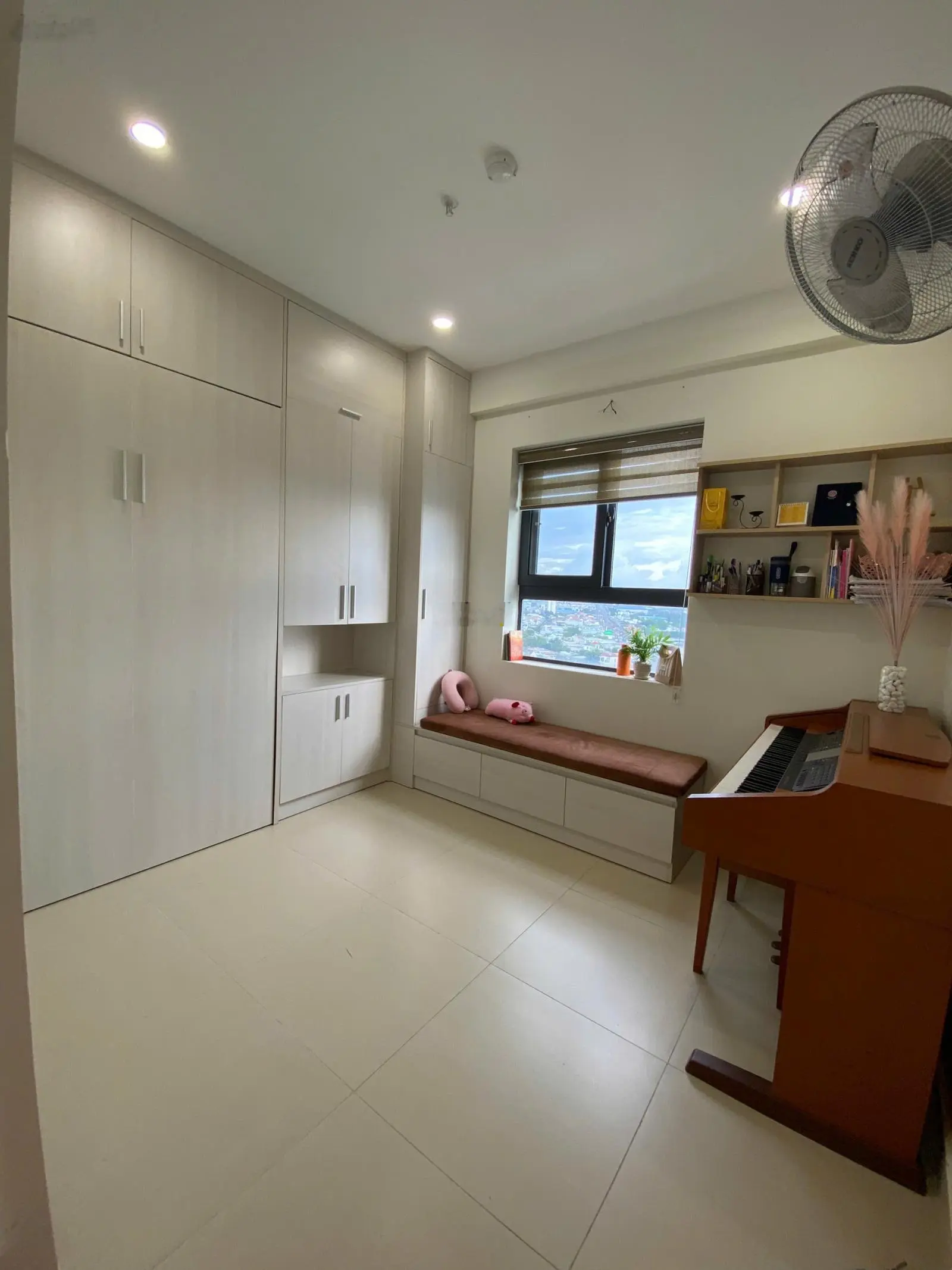 Chính chủ bán căn 2pn 2vs, DT 62m2 full nội thất