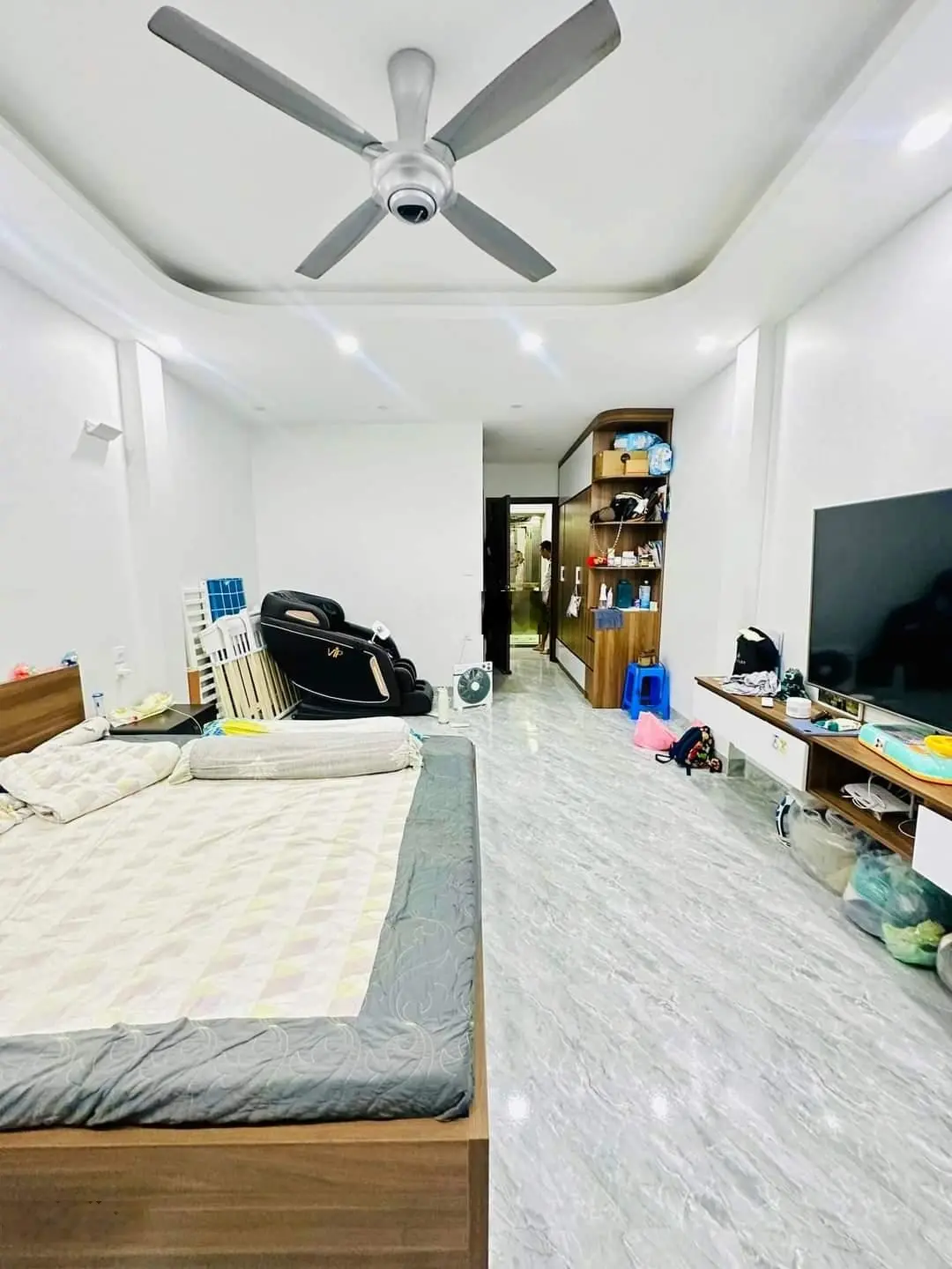 Bán nhà Hoàng Cầu, Đống Đa, dân xây, 7 tầng, thang máy, cách ô tô tránh 10m, mới xây 2 năm