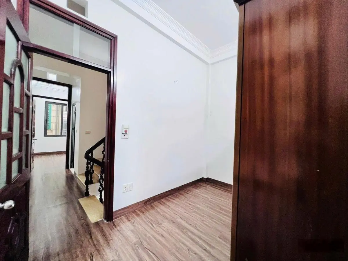 Nhà thái thịnh ngõ nông thoáng ô tô gần 40m x 5tầng mới đẹp full nt ở ngay