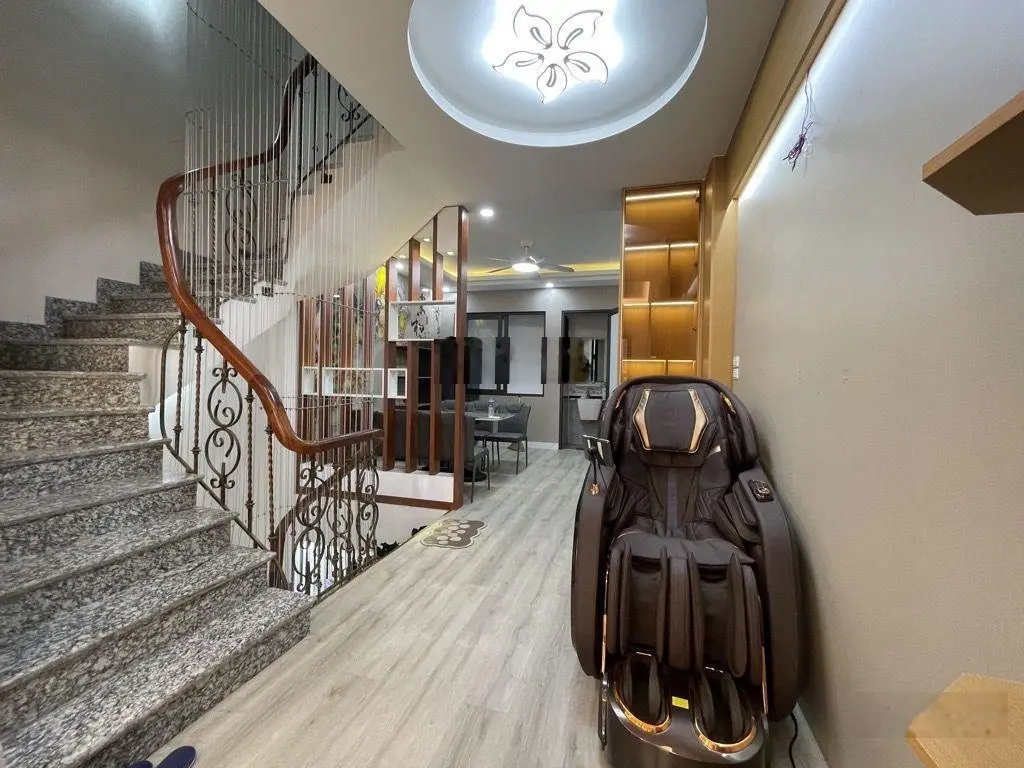 Bán nhà phố Chùa Quỳnh, HBT, 43.3 m2, 5T ngõ rộng, kinh doanh, chỉ 12 tỷ