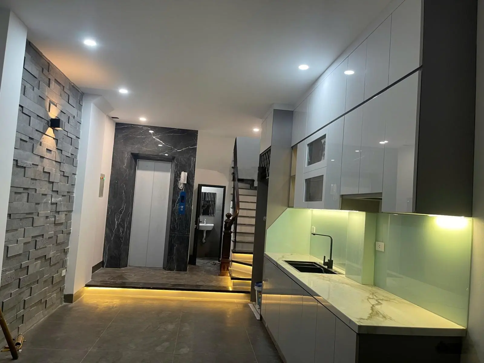 Bán nhà 6 tầng diện tích 46m2 mặt tiền 4m khu phố Tứ Liên, Tây Hồ,Hà Nội:0981222026