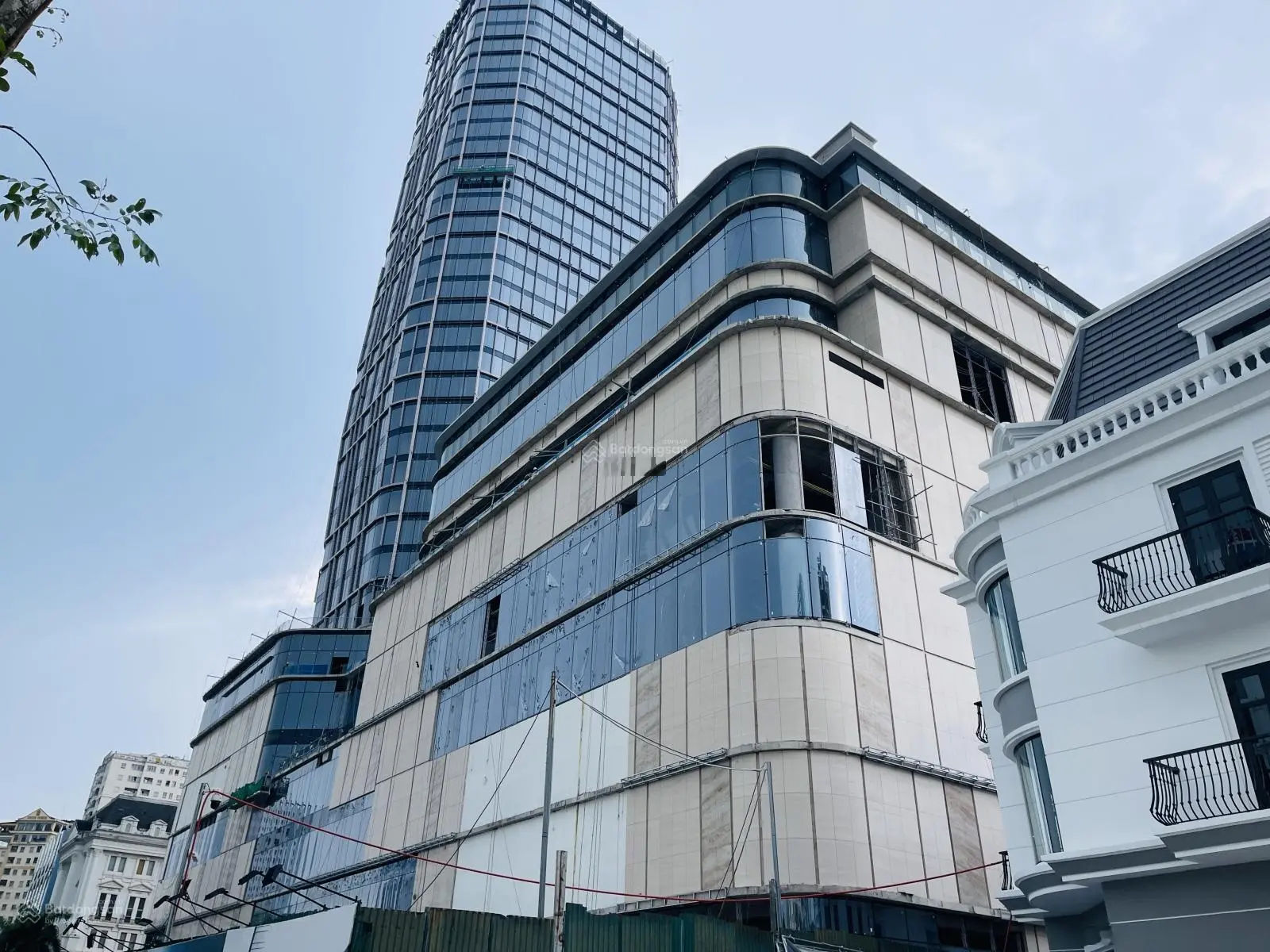 Độc quyền căn góc hoa hậu trái tim vinh