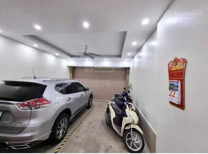 Siêu Vip! Nhà Huỳnh Thúc Kháng, Đống Đa, phân lô, ô tô vào nhà, 61m2*5T